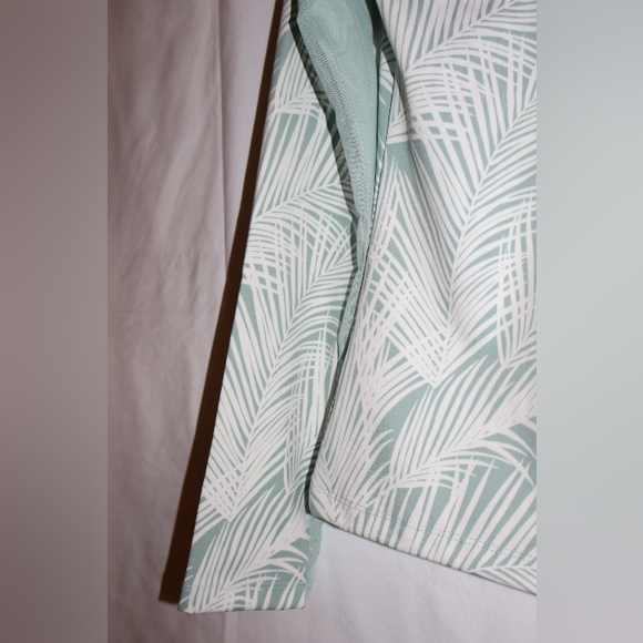 Tommy Bahama Half Zip Island Green Palm Sweatshirt w/Partially Mesh Sleeves. NWT - Picture 13 of 13